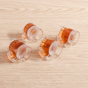 Lot de 4 breloques mini-chopes de bière pour bijoux DIY et décor de maison de poupée