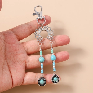 Porte-clés bohème avec perles turquoise, breloque lotus et pendentif soleil en argent