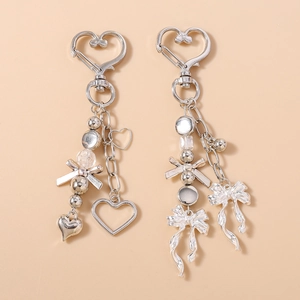 Porte-clés Perlé Nœud Cœur en Métal Argenté Y2K Pendentif de Sac Plaque Ronde Ajouré pour Femme Accessoire Cadeau