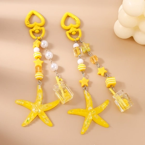 Fashionable yellow starfish and beverage bottle beaded keychain with heart hook for bags