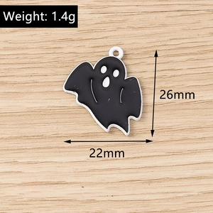 Détail des breloques fantôme avec dimensions de 26mm par 22mm pour la création de bijoux