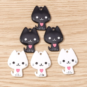 Pendentifs chats mignons avec cœurs roses en noir et blanc pour bijoux DIY