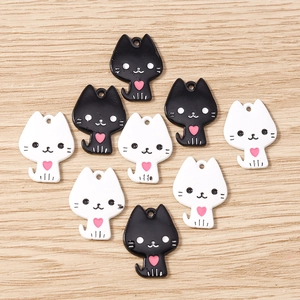 Détails de neuf breloques chat en alliage noir et blanc avec cœurs roses pour bijoux DIY