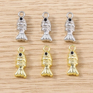 Pendentifs de poisson en or et argent pour la création de bijoux et colliers