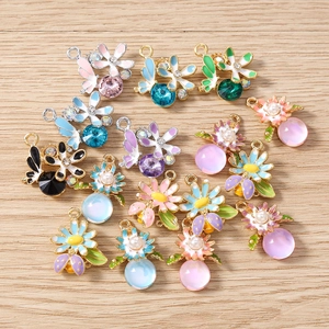 Pendentifs colorés en fleurs de cerisier et papillons pour bijoux DIY
