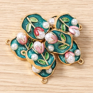 Detaillierte Tulpenblüten-Anhänger mit Goldmetallbasis und blauem Emaille für DIY-Schmuck