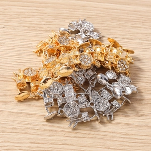 Detailansicht der Strass-Trommelanhänger für DIY-Schmuck in Gold- und Silberoptik