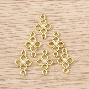 Alliage Doré Imitation Künstliche Perle Géométrique Évidé Noeud Chinois Fleur Charmes Connecteurs Pour DIY Collier Bracelet Bijoux