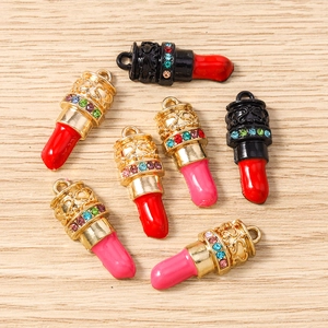 Lippenstift bedeltjes met gekleurde strassteentjes voor DIY sieraden maken en hobby