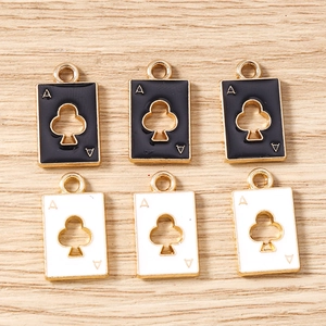 Set Klaveren Aas hangers voor DIY sieraden maken in zwart en wit emaille afwerking