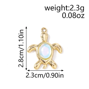 Pendentif tortue en alliage doré avec incrustation d'opale bleue et dimensions