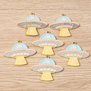 Simpatici Ciondoli UFO Astronave in Lega di Zinco Smaltati per Creazione Gioielli Fai-da-te Portachiavi Collana Gatto Pesce Modello Cartone Animato