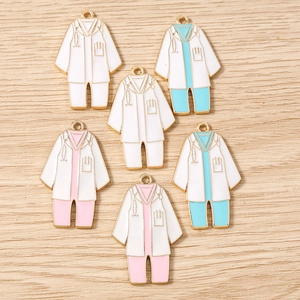 Colgantes de esmalte con forma de bata de enfermera para crear joyas personalizadas