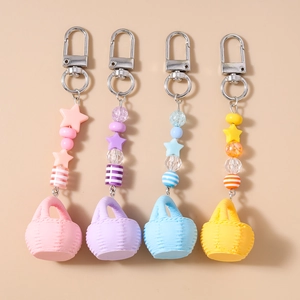 Creative Beaded Star Basket Keychain Cute Resin Mini Woven Bag Pendant For Women Girls Backpack Decoration Key Ring Accessorie