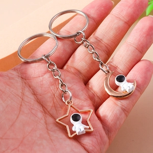 Porte-clés Astronaute Créatif Design Étoile Lune Or Alliage de Zinc Anneau de Clé pour Pendentif de Sac Bijoux de Mode Cadeau