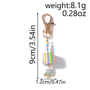 Detail showing the 9cm length and 8.1g weight of the beaded goldfish keychain charm