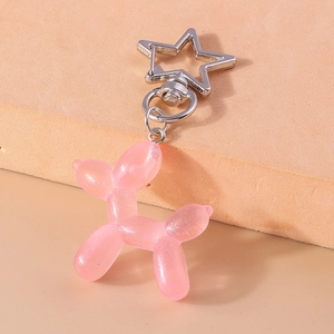 Portachiavi cane palloncino in resina rosa traslucida con glitter e chiusura a stella