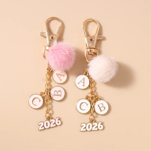Portachiavi alla Moda con Palla di Pelliccia Sintetica in Lega di Zinco Smalto Lettera Anno 2026 Ciondolo per Borsa per Donna Ragazza Regalo