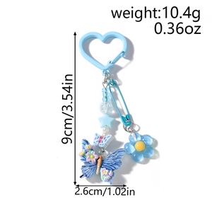 Vue détaillée du porte-clés papillon perlé bleu avec dimensions 9cm par 2,6cm
