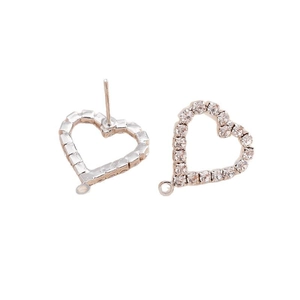 Boucles d'oreilles cœur argentées avec cristaux et boucle pour création DIY