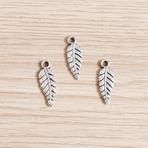 Set di 50 ciondoli a foglia argento vintage per orecchini e collane fai-da-te