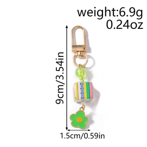 Portachiavi con perline e margherita con dimensioni 9cm x 1,5cm e peso di 6,9 grammi