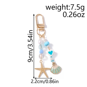 Detail view of starfish and shell keychain charms with 9cm length and 7.5g weight info