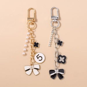 Alloy Artificial Pearl Rhinestone Bow Clover Keychain For Women Fashion Bag Charm Elegant Number 5 Pendant Metal Key Ring Accessory
