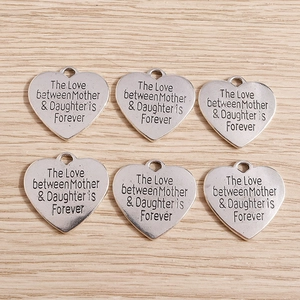 6-piece set of heart-shaped silver metal pendants engraved with mother daughter quote