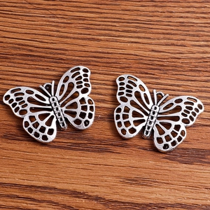 Legierung Hohle Schmetterling Charms Für DIY Schmuckherstellung Halsketten Armbänder Retro Silber Tier Design Anhänger