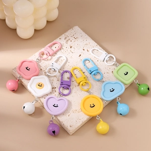 Lot de porte-clés smiley colorés avec breloques fleurs, oeufs au plat, coeurs et nuages