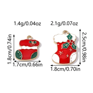 Détails des breloques de bottes et chaussettes de Noël avec dimensions et poids
