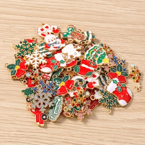 Détails de pendentifs de Noël en alliage avec flocons de neige et bonhomme de pain d'épices