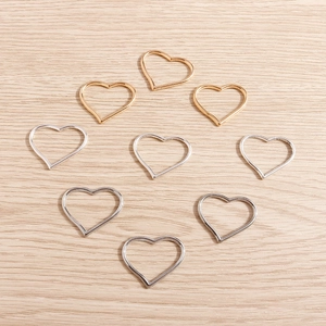 Ciondoli a cuore vuoto minimalisti in oro e argento per la creazione di gioielli DIY
