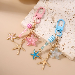 Porte-clés étoile de mer tendance avec perles rayées et fausses perles en rose et bleu