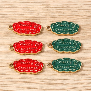 Vue détaillée des breloques de Noël en émail en forme de nuage pour bijoux DIY