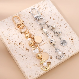 Porte-clés à perles tendance avec pendentif cœur et breloque ancre en or et argent