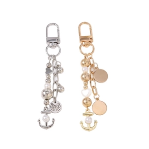 Porte-clés perles à la mode avec breloques ancre et cœur en finitions dorée et argentée