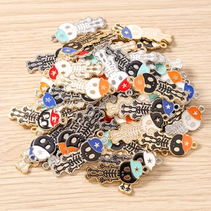 Pendentifs crâne émaillés colorés avec chapeaux pour création de bijoux DIY et porte-clés