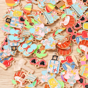 Lot de breloques d'été colorées en émail avec lunettes et sandales pour bijoux DIY