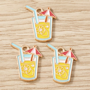 Trois breloques en alliage doré avec citron et parasol pour la création de bijoux DIY