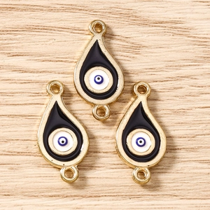 Detailansicht der Teardrop Evil Eye Verbinder mit goldenem Metallrahmen für DIY-Schmuck
