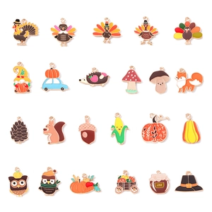 24-tlg. Herbst-Emaille-Anhänger-Set für DIY-Schmuck mit Pute und Eichhörnchen-Motiv