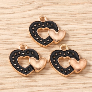 Trois breloques en forme de cœur en émail noir avec pois dorés pour bijoux DIY