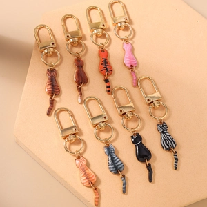 Cute animal cat keychain set in 8 colors with gold plating for bag accessories