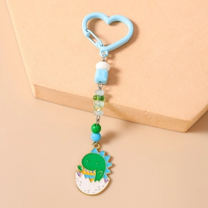 Détail de porte-clés dinosaure en perles avec fermoir cœur bleu et pendentifs colorés
