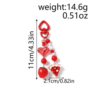 Detail of red strawberry cake keychain with beaded heart and dimensions measurements