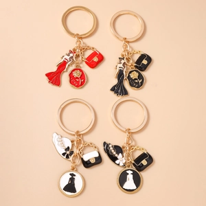 Porte-clés Pendentif Femme Élégante Française Sac à Main Chapeau Alliage Émail Rose Fleur Pièce Charme de Sac pour Femmes Accessoires