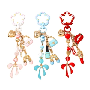 Portachiavi con smalto a forma di cuore e rossetto con fiocchi per decorazione di borse