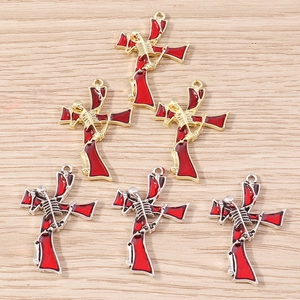 Gotische rote Emaille-Kreuzanhänger mit Totenkopf-Motiv in Gold und Silberrahmen